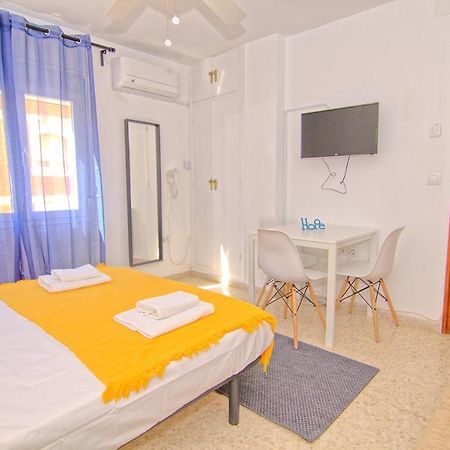 Low Cost Rooms Malaga River Exterior photo