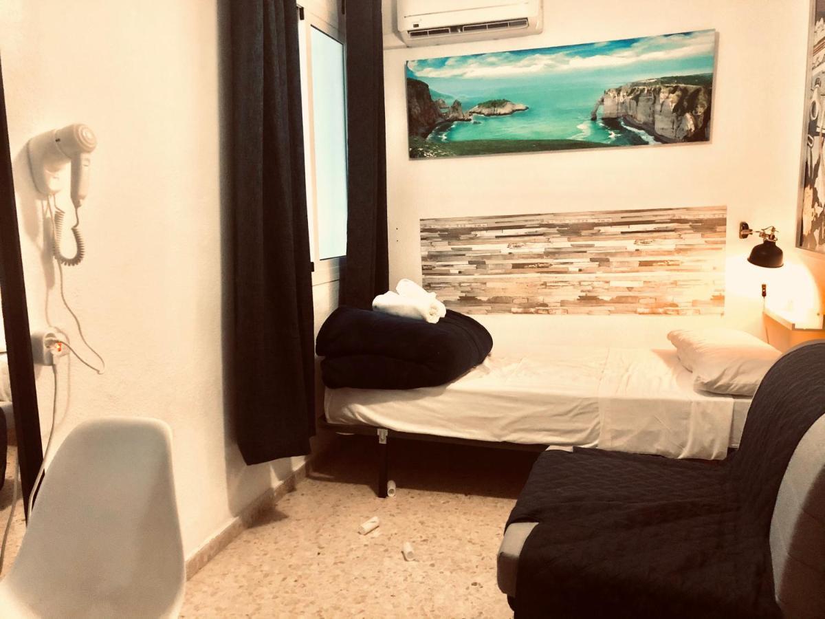 Low Cost Rooms Malaga River Exterior photo