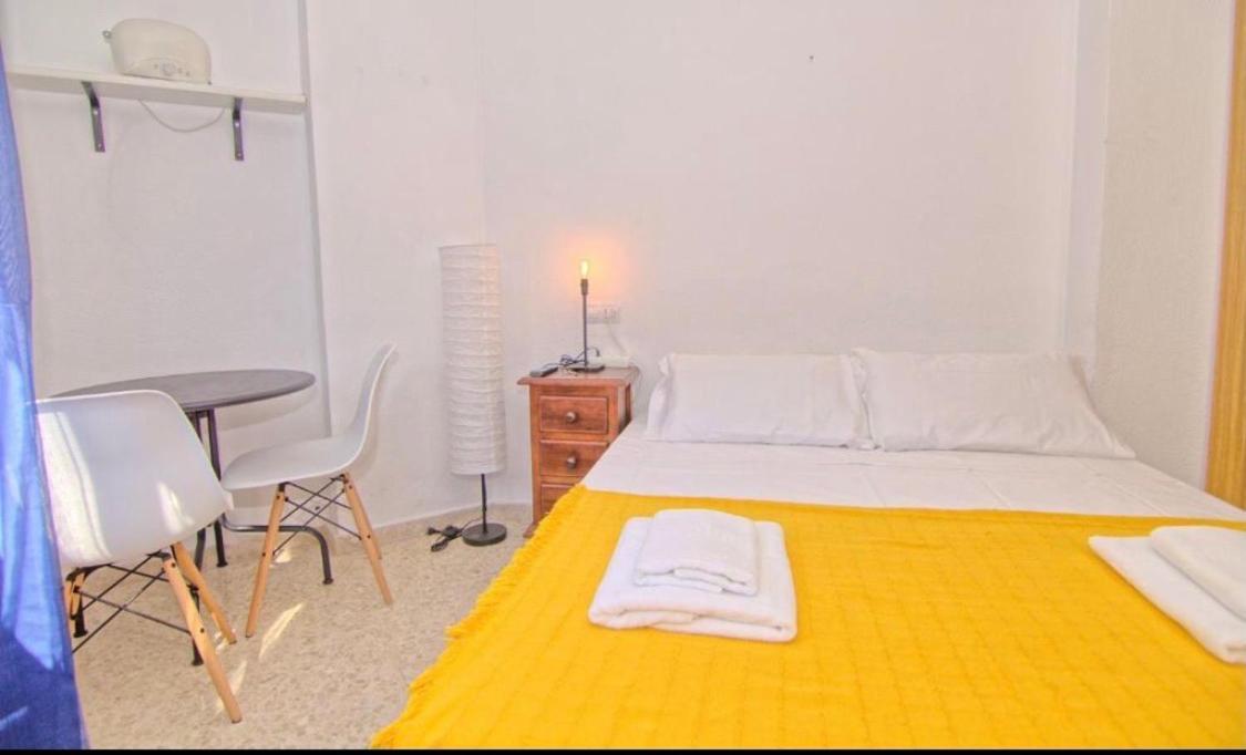 Low Cost Rooms Malaga River Exterior photo