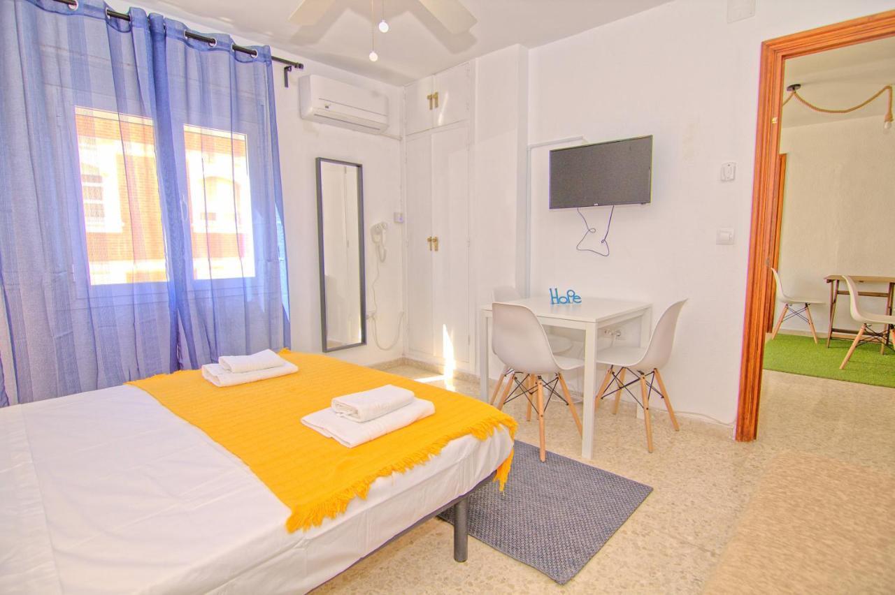 Low Cost Rooms Malaga River Exterior photo